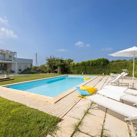 Salento Con Piscina E Orto Villa